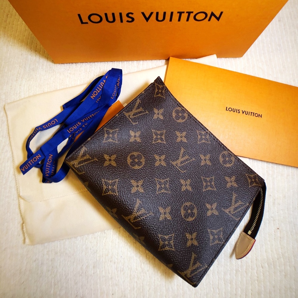 NWT / BNIB Louis Vuitton Toiletry Pouch 19.